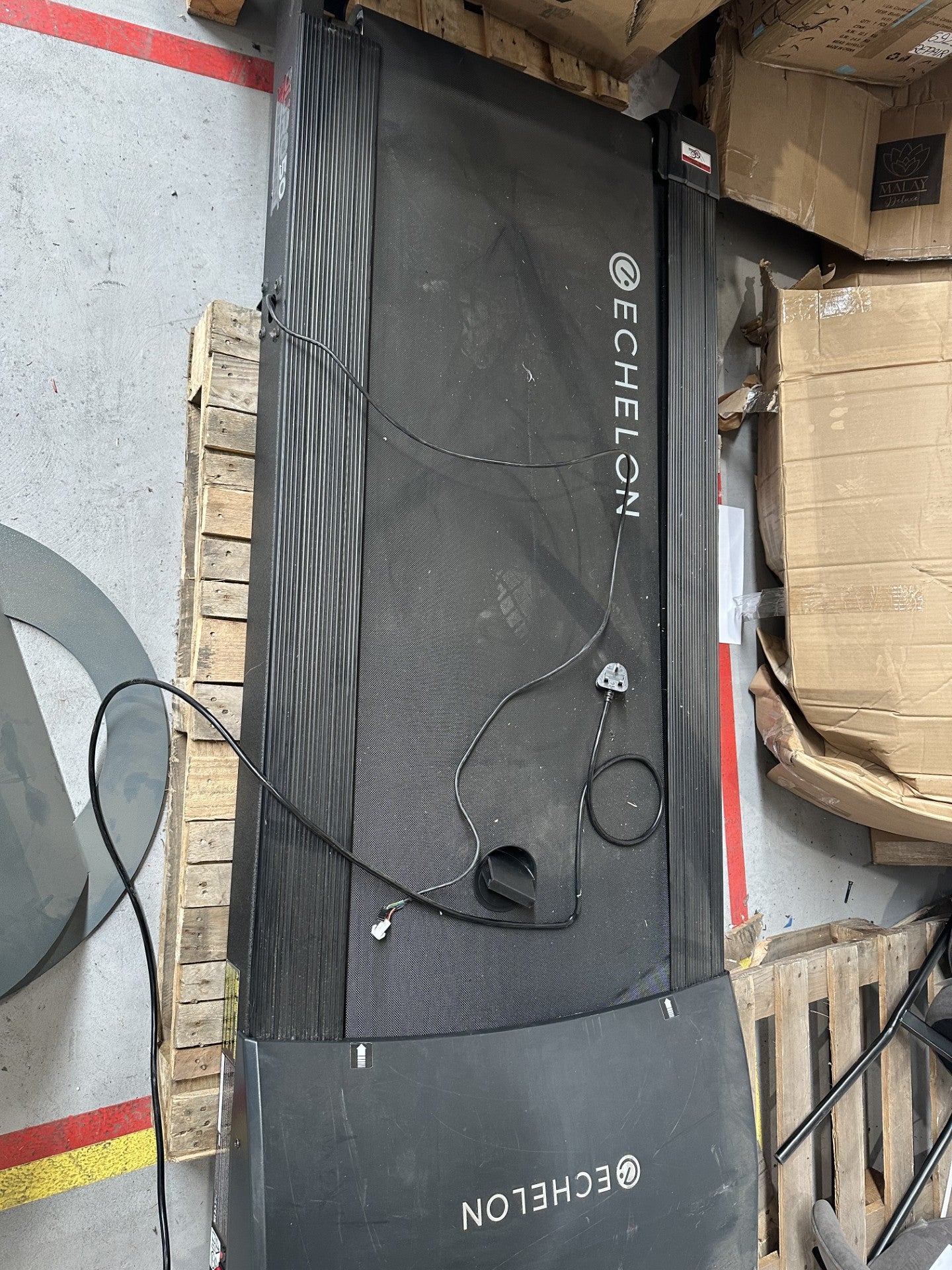 Lot of 2 x Echelon Items Treadmill and Stand for Spares or Repair (ref ECH-APM-A-11798) Total RRP £3506.84