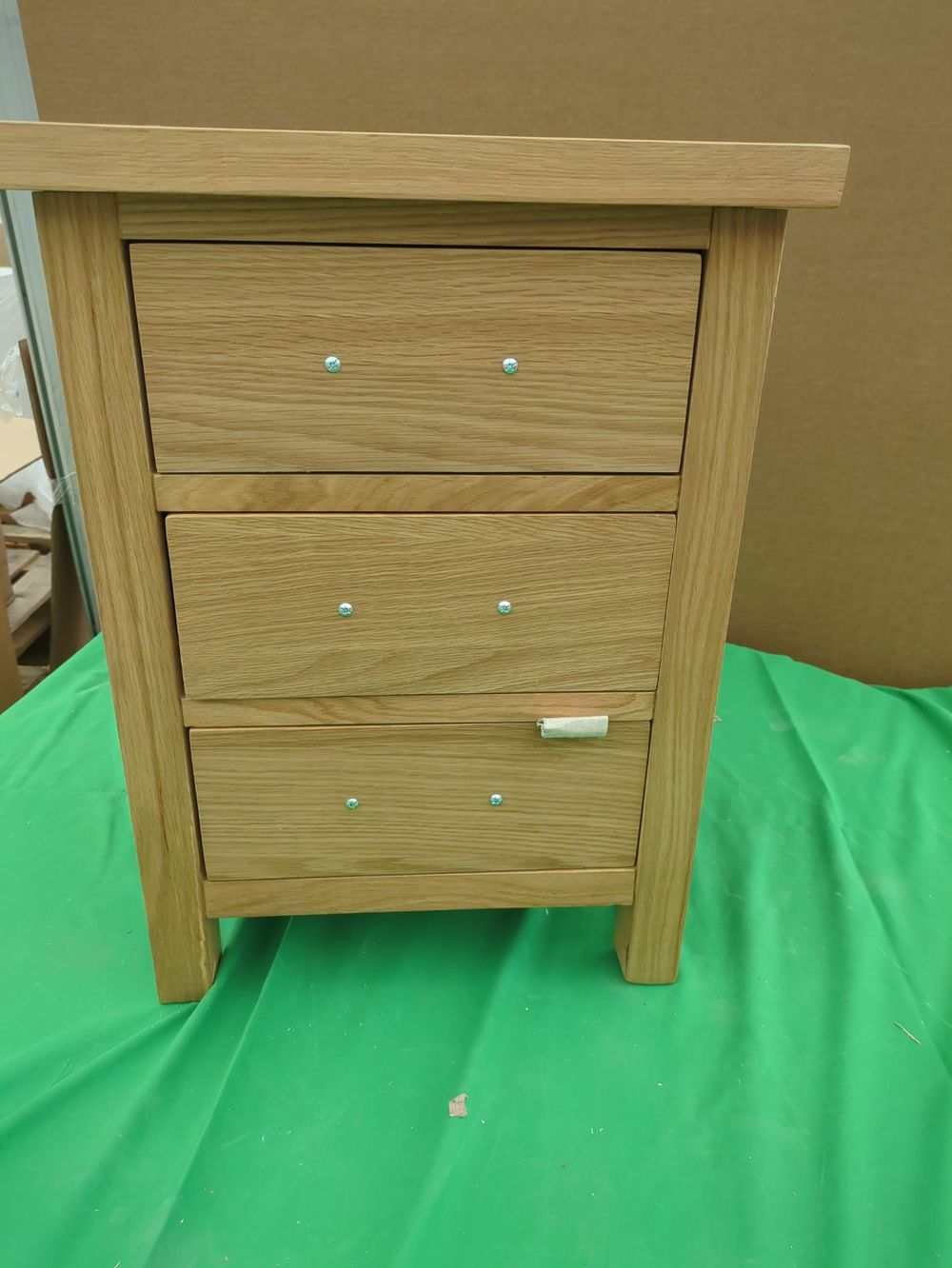 ROS-OUT-00404 Grade-C0 Roseland Furniture London Oak Bedside Table RRP £109.95