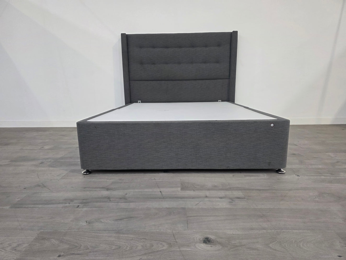 Lot of 2 x DFS Items inc Beds for Spares or Repair (ref DFS-HO2-A-12873) Total RRP £2298