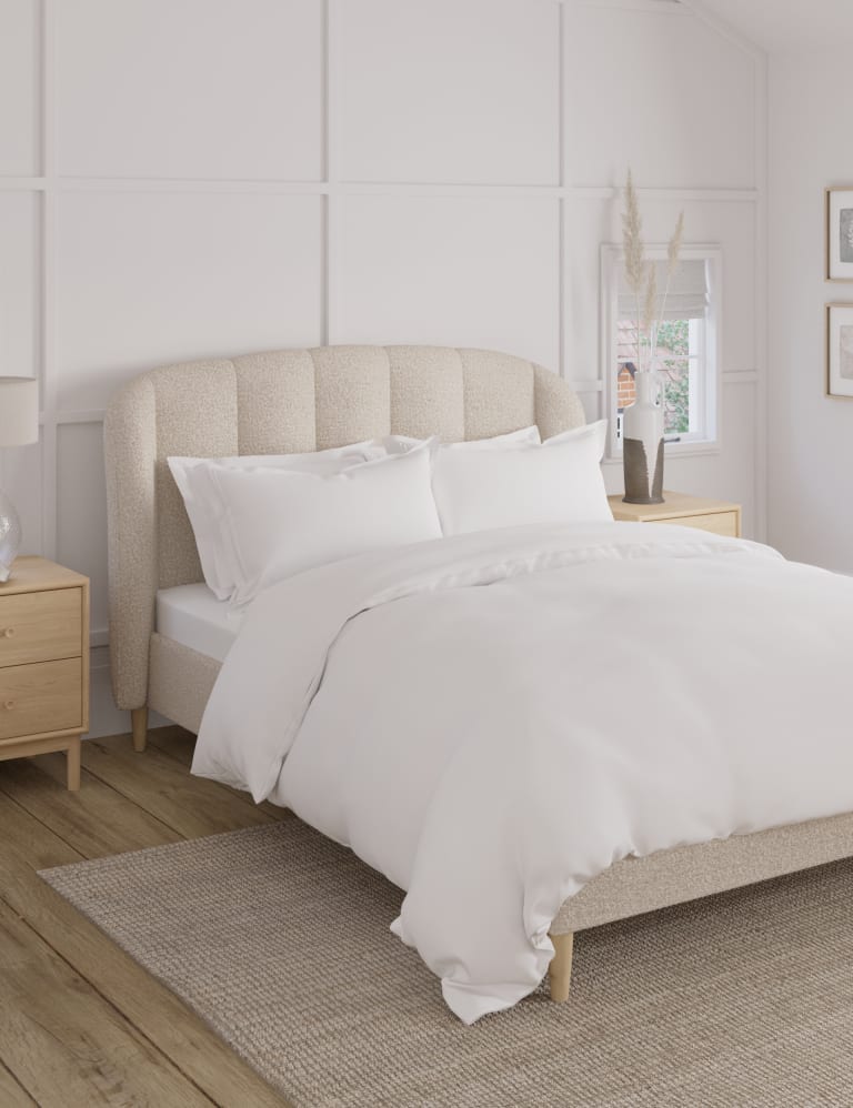 MAS-APM-06628 Grade-C1 Marks & Spencer Cassis Bed 5ft King Size Cream Mix RRP £649