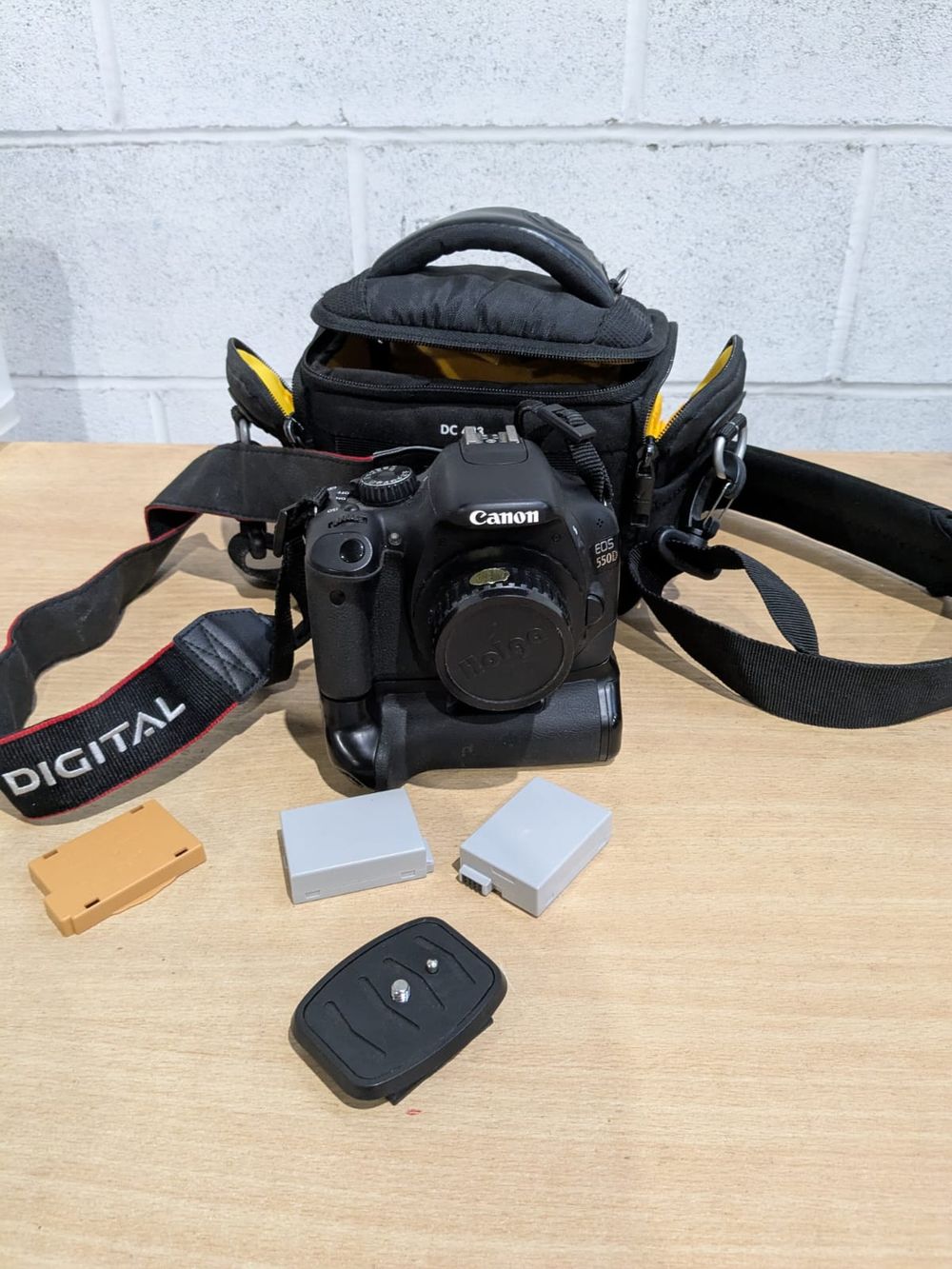 Lot of 5 x Tech Items includes Canon SLR Digital Camera, Lamps, and PC Accs (ref RT28012025) Total RRP £979.99