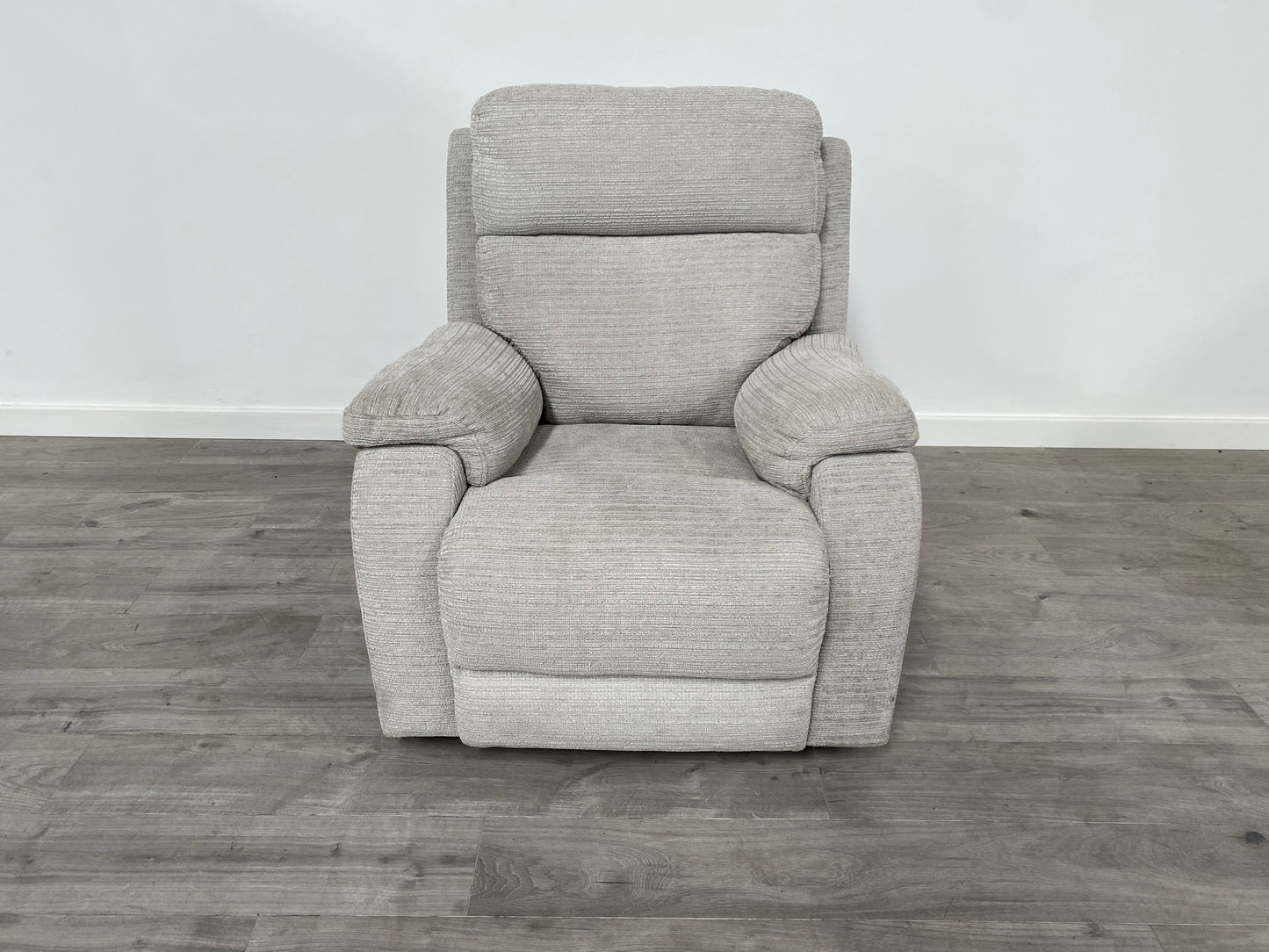 DFS-UPH-03578 Grade-C1 DFS Newbury.Exp Newbury.Exp Pw Chr Pw Head+L RRP £850