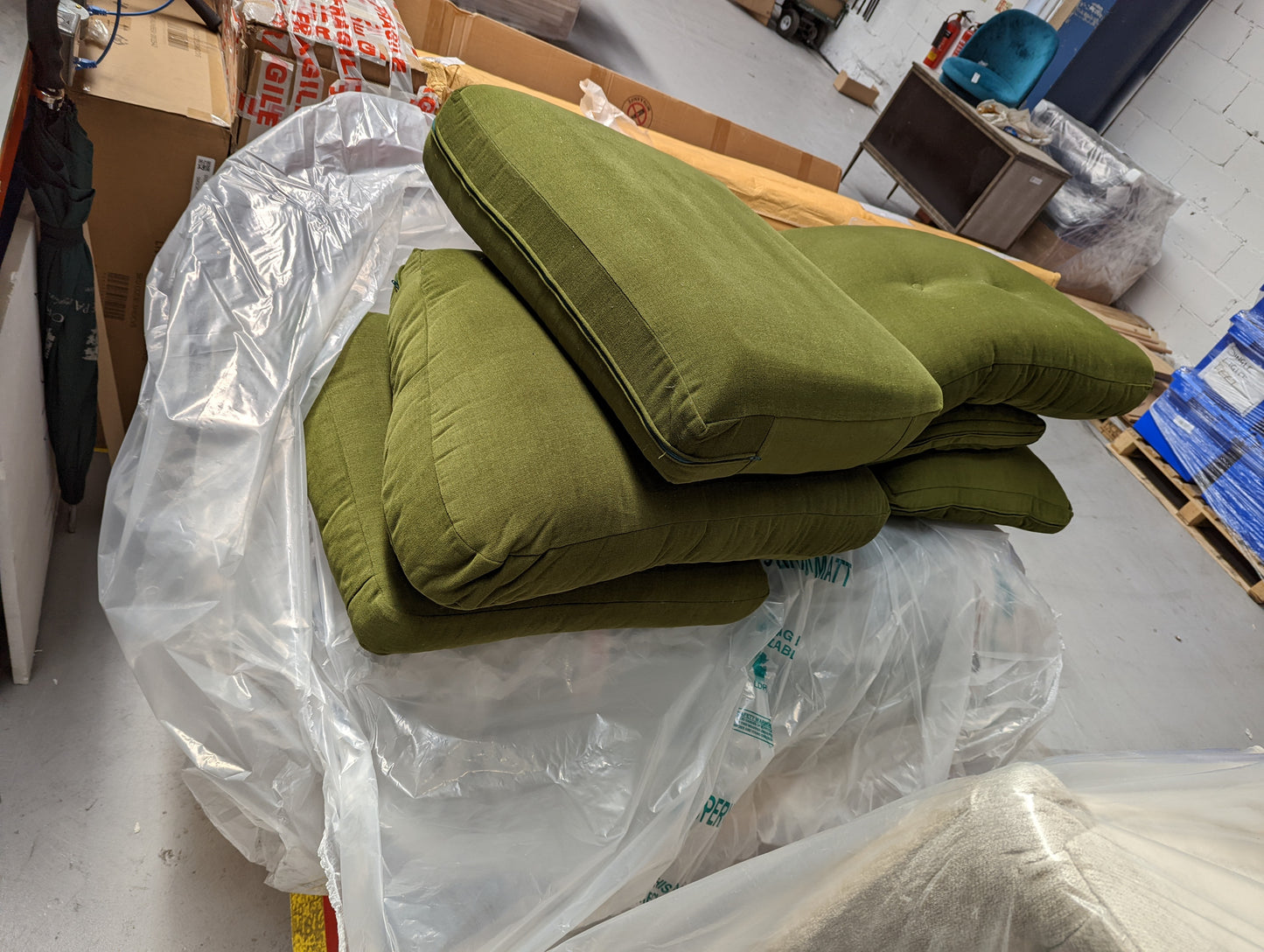 MAS-APM-06532 Grade-BER-DOA Marks & Spencer Wyatt Right Hand Small Corner Sofa in Soft Plain Forest Green Fabric RRP £1499
