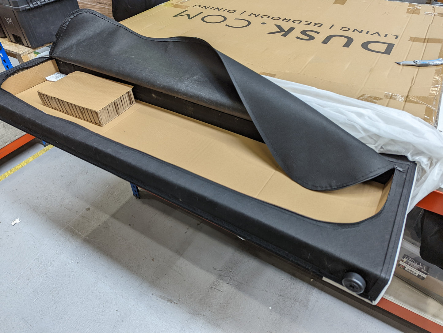 Lot of 4 x Dusk Items inc Beds for Spares or Repair (ref DUS-APM-A-11818) Total RRP £2026