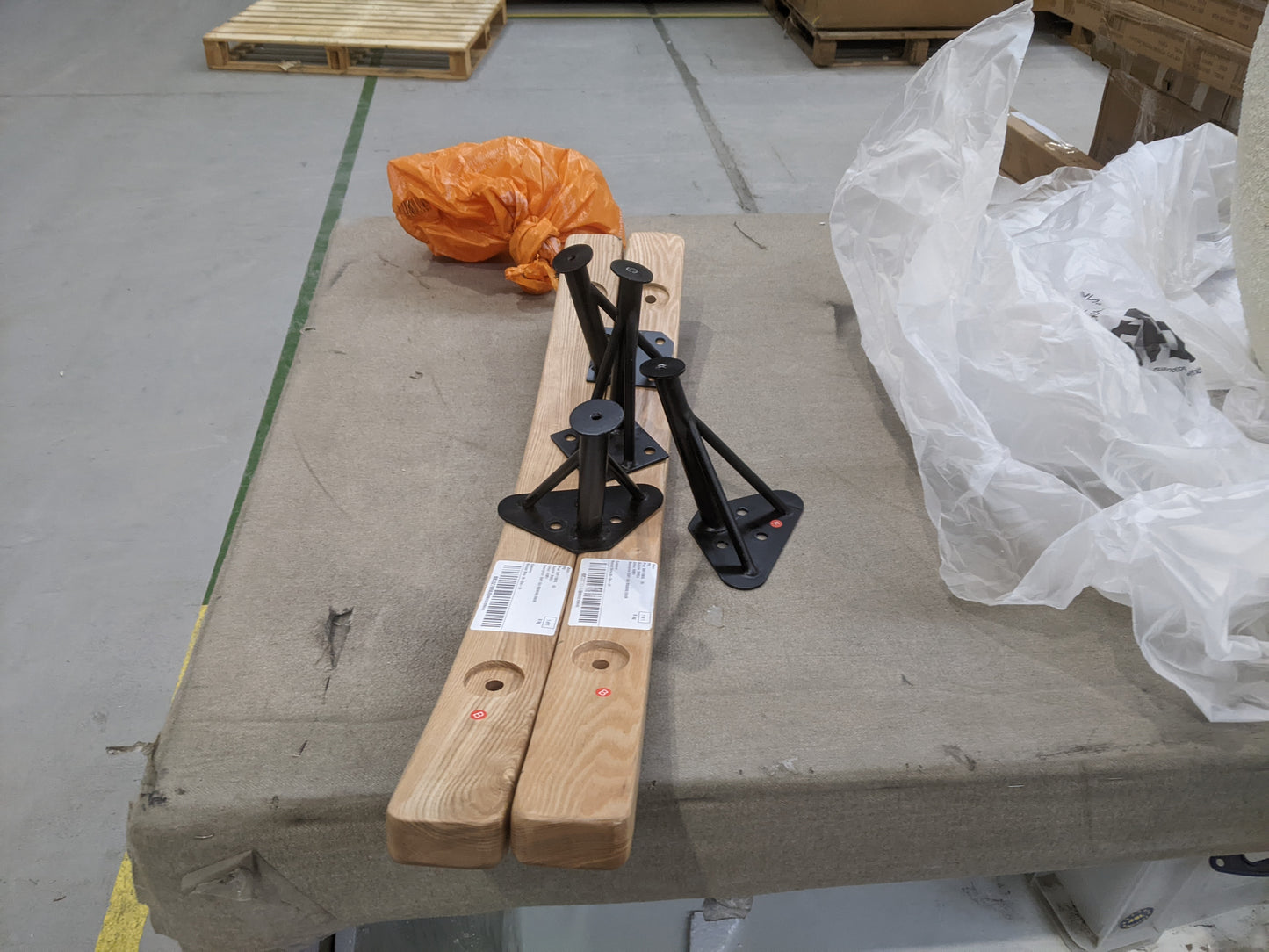 Lot of 2 x DFS Furniture items grade-BER Spares or repair RRP £668.00