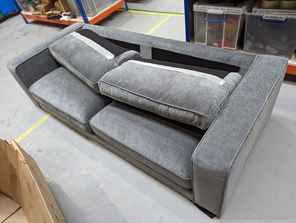 Lot of 4 x Dusk Items inc Upholstery for Spares or Repair (ref DUS-APM-A-13514) Total RRP £1418