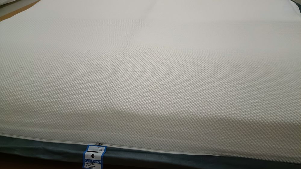 OAK-CCS-15584 Grade-B Oak Furnitureland Tweak King Size Mattress Left soft/med - Right firm-xfrm RRP £899