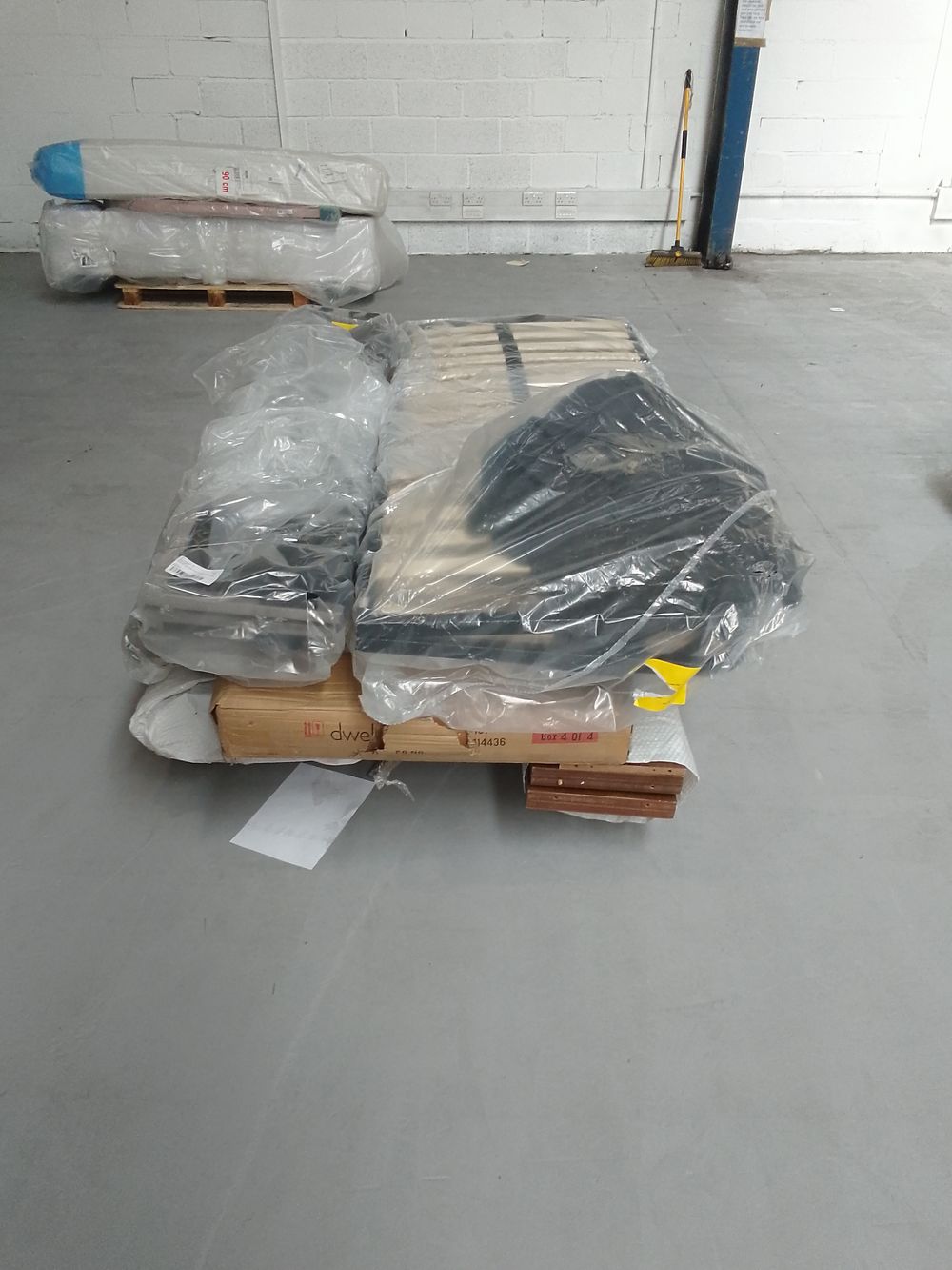 Lot of 2 x DFS Beds for Spares or Repair (ref DFS-HO2-A-10566) Total RRP £1698