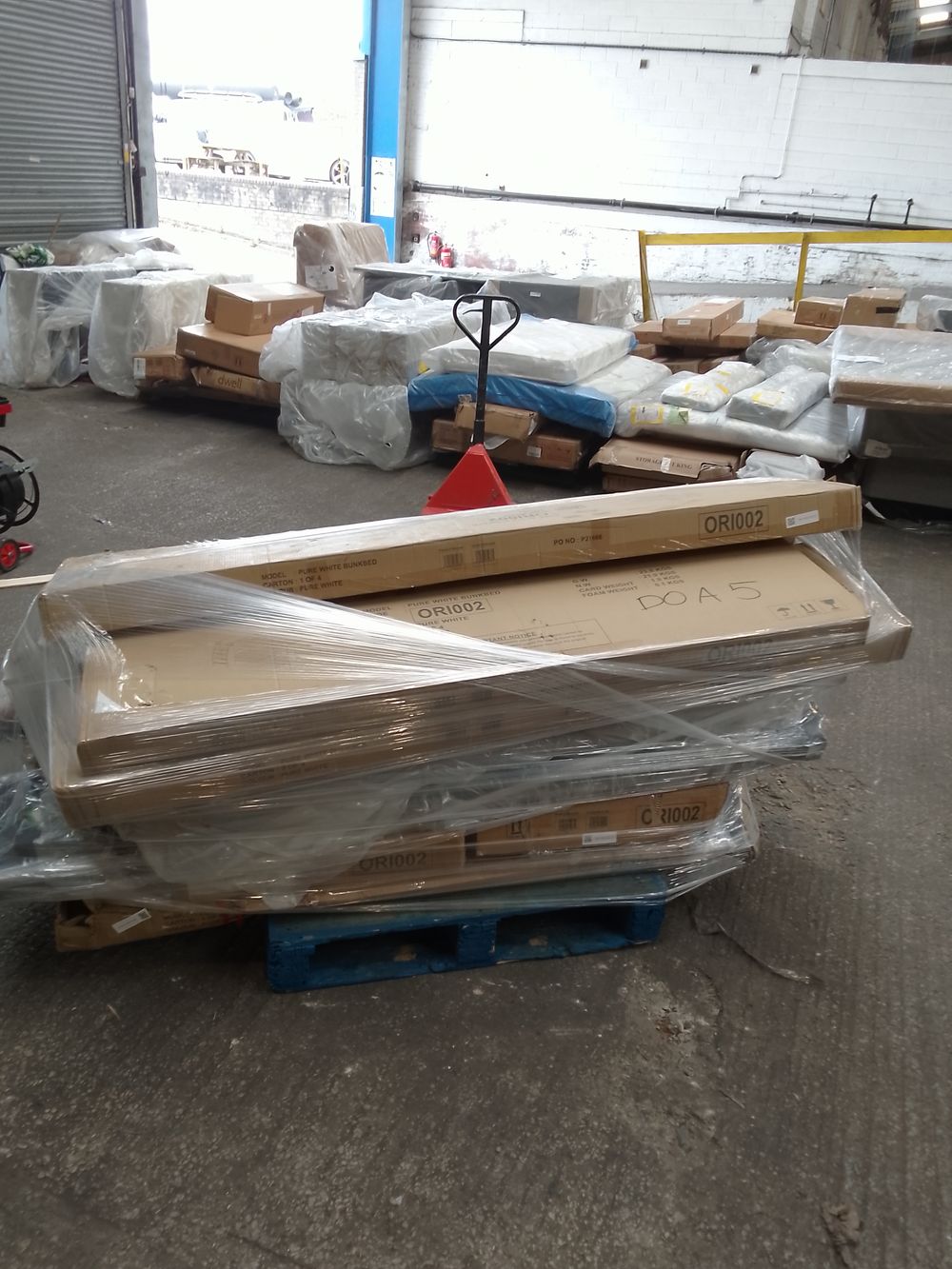 Lot of 4 x DFS Beds for Spares or Repair (ref DFS-HO2-A-10868) Total RRP £2096