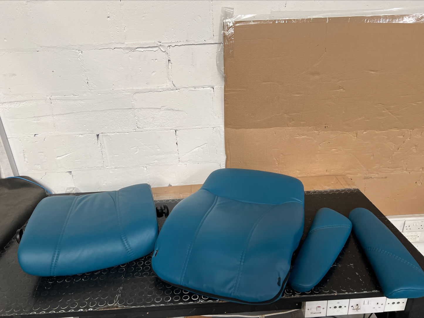 STR-NOR-00349 Grade-BER Stressless Consul (M) Signature assembled chair in Paloma Crystal BlueOak RRP £2279