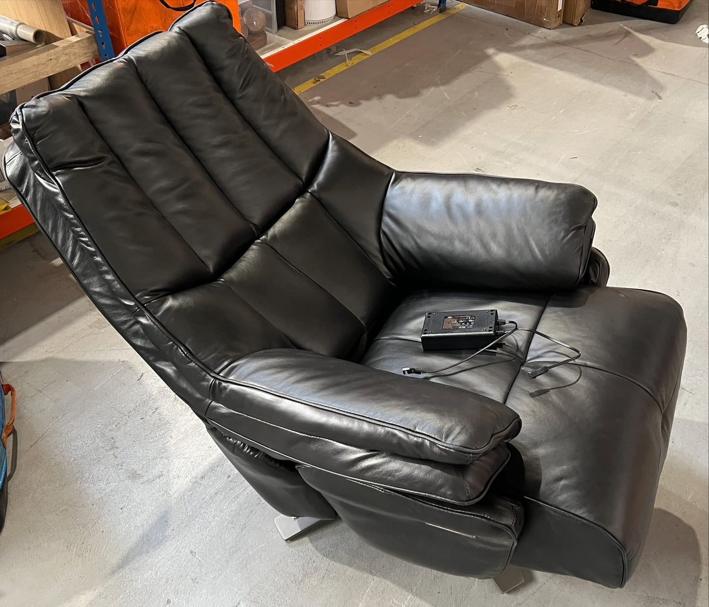 Lot of 2 x DFS Upholstery for Spares or Repair (ref DFS-HO2-A-13873) Total RRP £2558