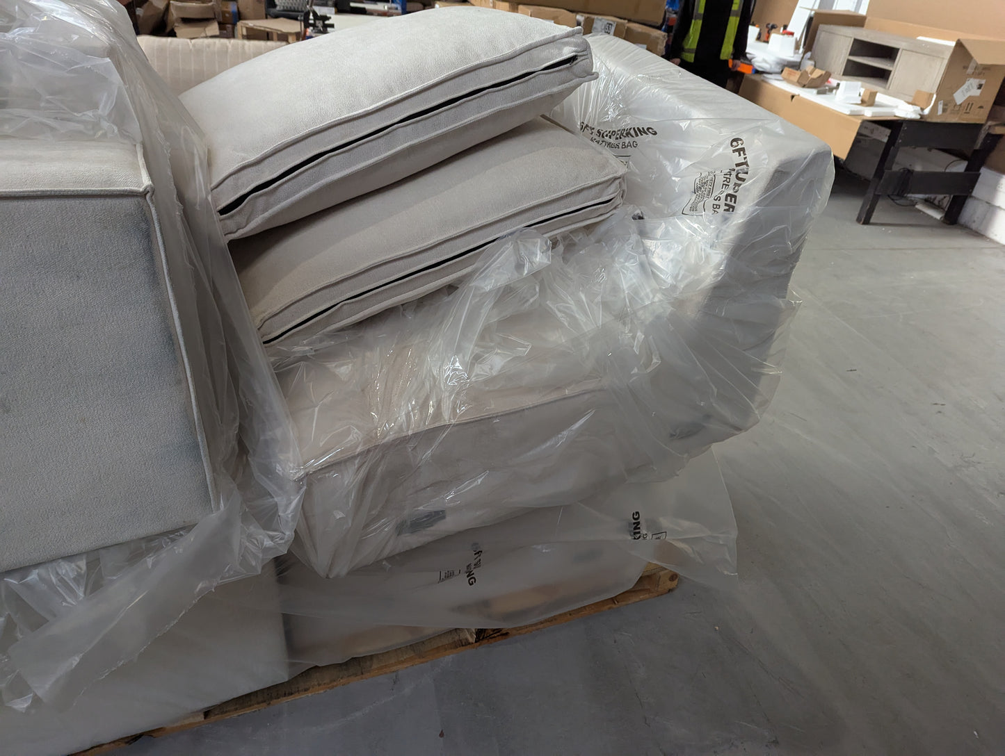 Lot of 2 x Dusk Items inc Upholstery Needs Cleaning (ref DUS-APM-A-13652) Total RRP £2498