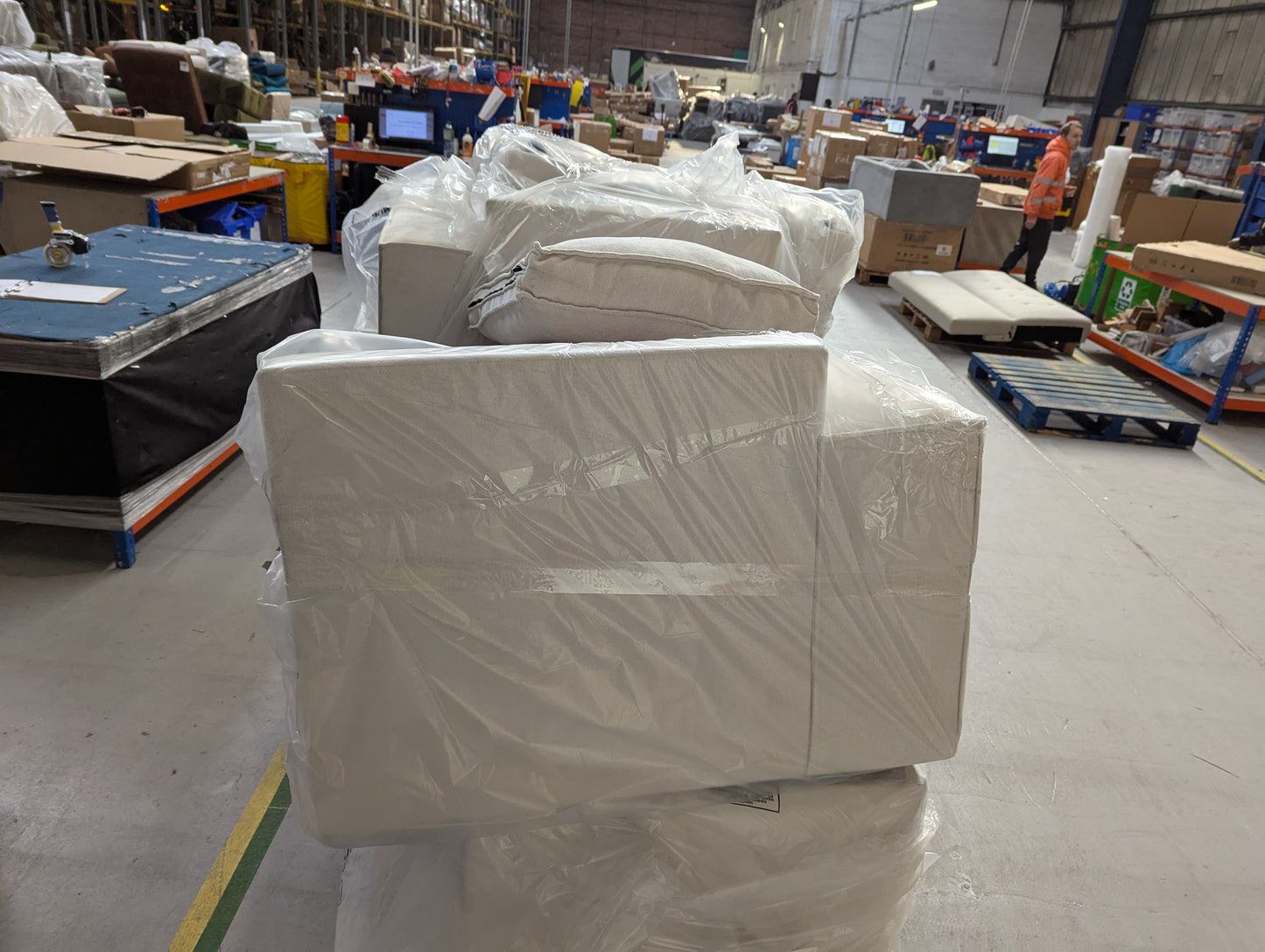 Lot of 2 x Dusk Items inc Upholstery Needs Cleaning (ref DUS-APM-A-13652) Total RRP £2498