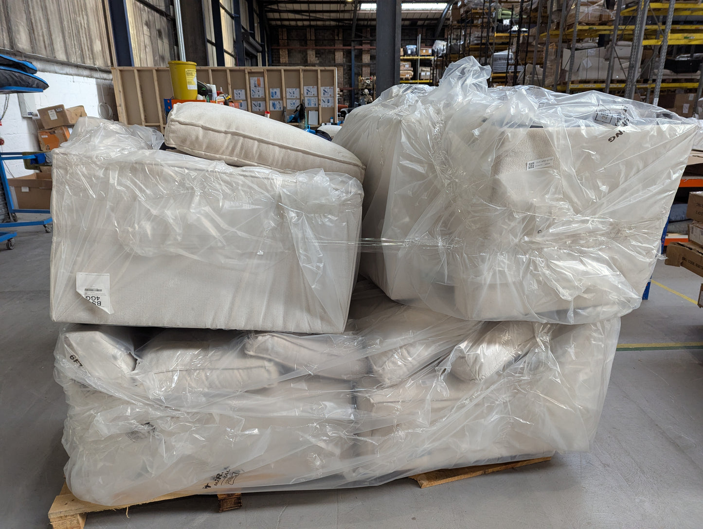 Lot of 2 x Dusk Items inc Upholstery Needs Cleaning (ref DUS-APM-A-13652) Total RRP £2498