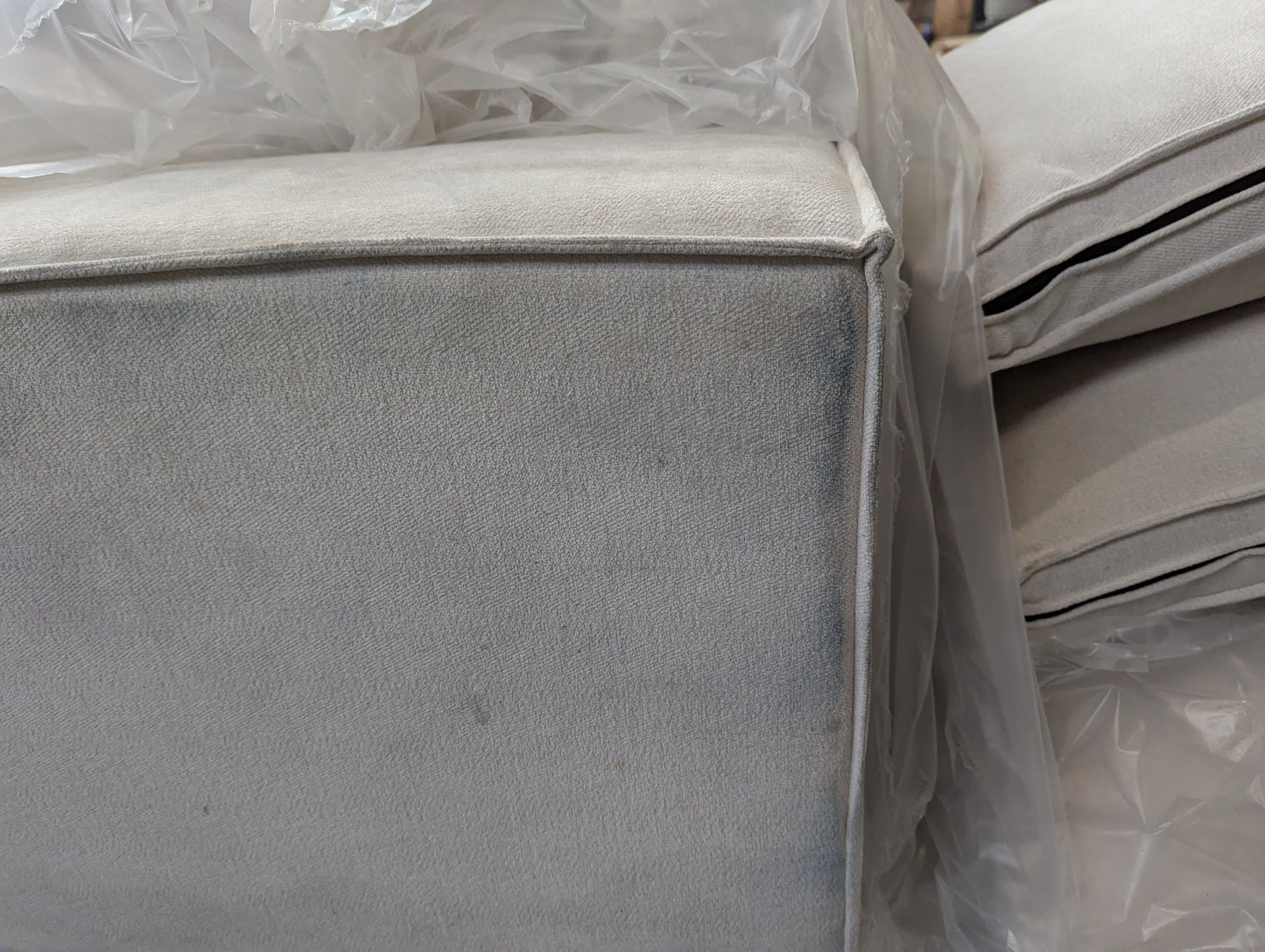 Lot of 2 x Dusk Items inc Upholstery Needs Cleaning (ref DUS-APM-A-13652) Total RRP £2498