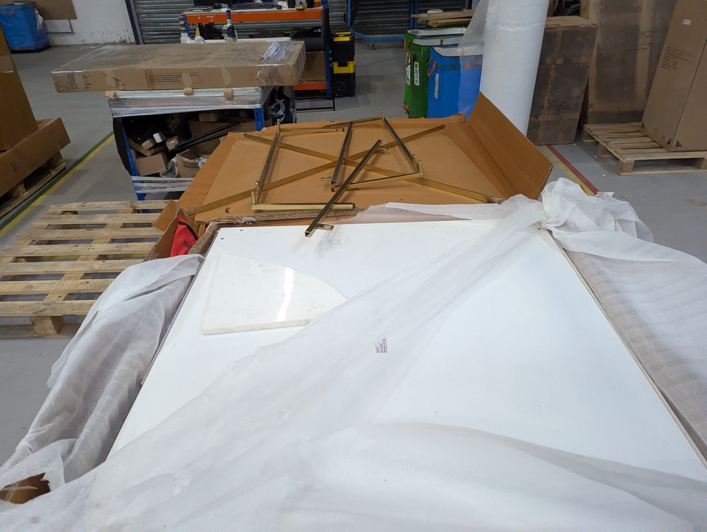 Lot of 6 x Swoon furniture items grade-BER Spares or repair RRP £2434.00