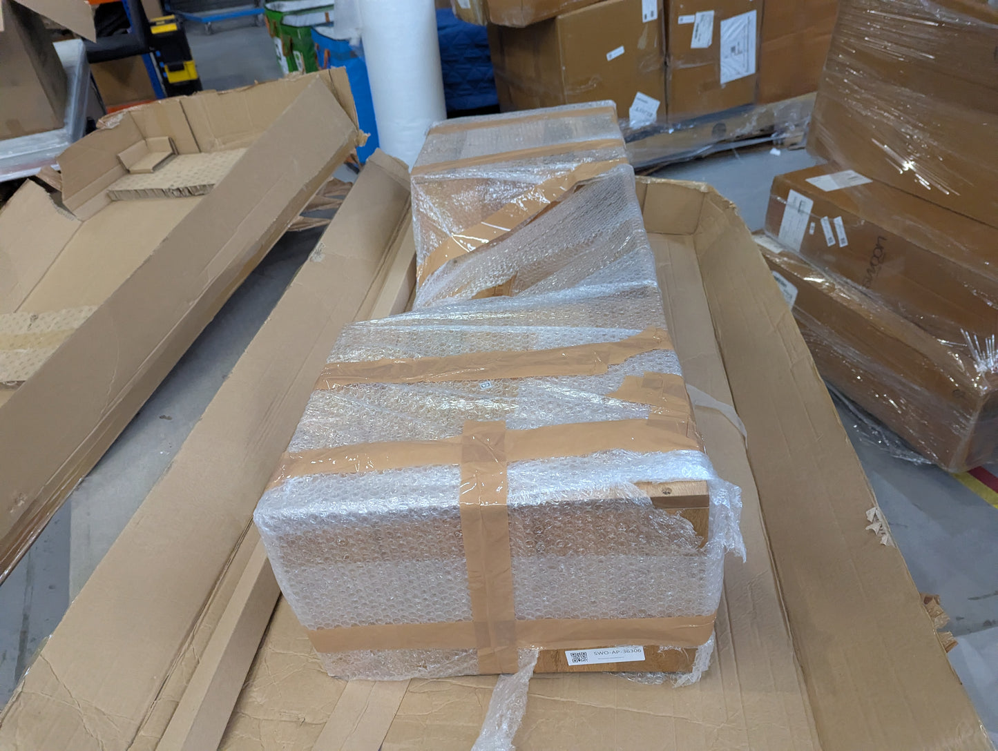 Lot of 6 x Swoon furniture items grade-BER Spares or repair RRP £2434.00