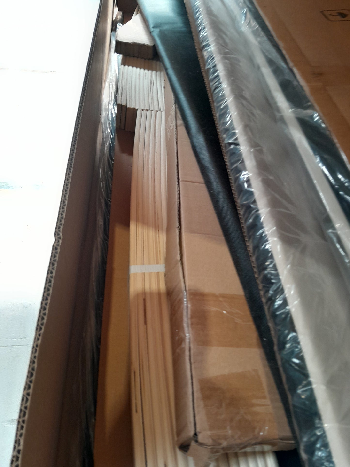 Lot of 6 x Dusk Items inc Beds for Spares or Repair (ref DUS-APM-A-12474) Total RRP £3394
