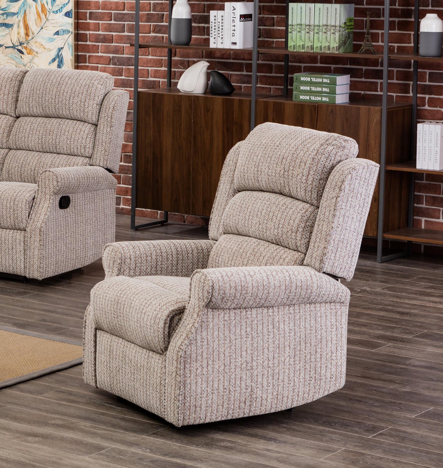 ANN-GOL-00009 Grade-C1  Windsor Ch Recliner Natural RRP £444