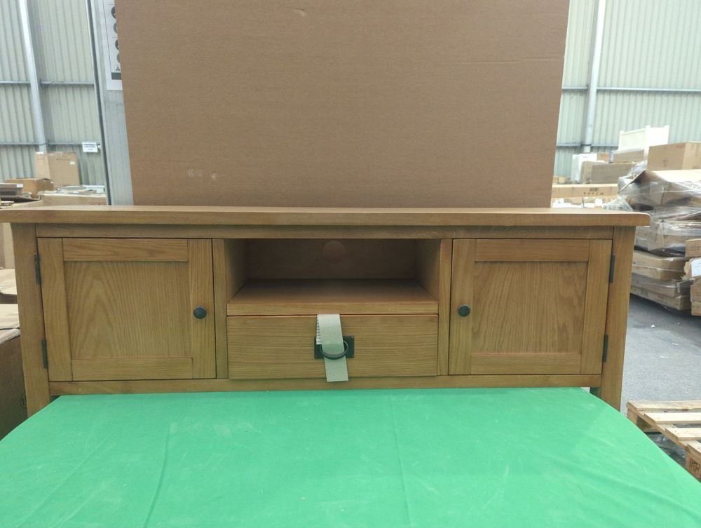 ROS-OUT-00247 Grade-C1 Roseland Furniture Surrey Oak 140cm Wide TV Stand RRP £229.95