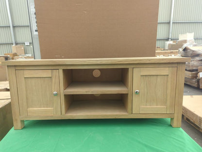 ROS-OUT-00254 Grade-C1 Roseland Furniture Farrow Washed Oak 120cm TV Stand RRP £234.95