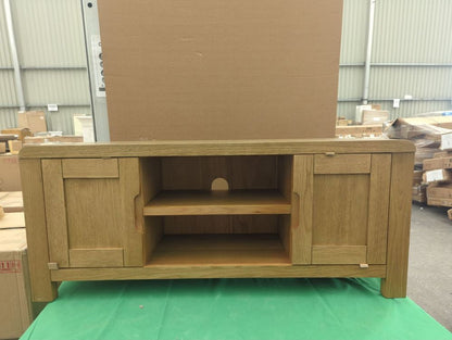 ROS-OUT-00339 Grade-C1 Roseland Furniture Penryn Oak 120cm TV Unit RRP £254.95