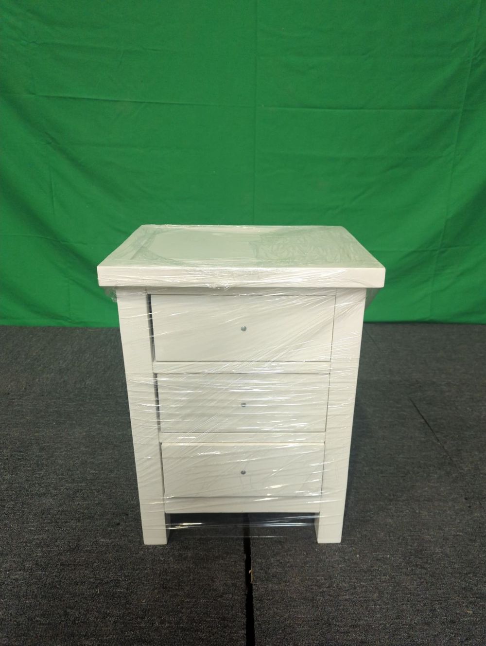 ROS-OUT-00572 Grade-C1 Roseland Furniture Cornish 3 Drawer Bedside Table RRP £109.95