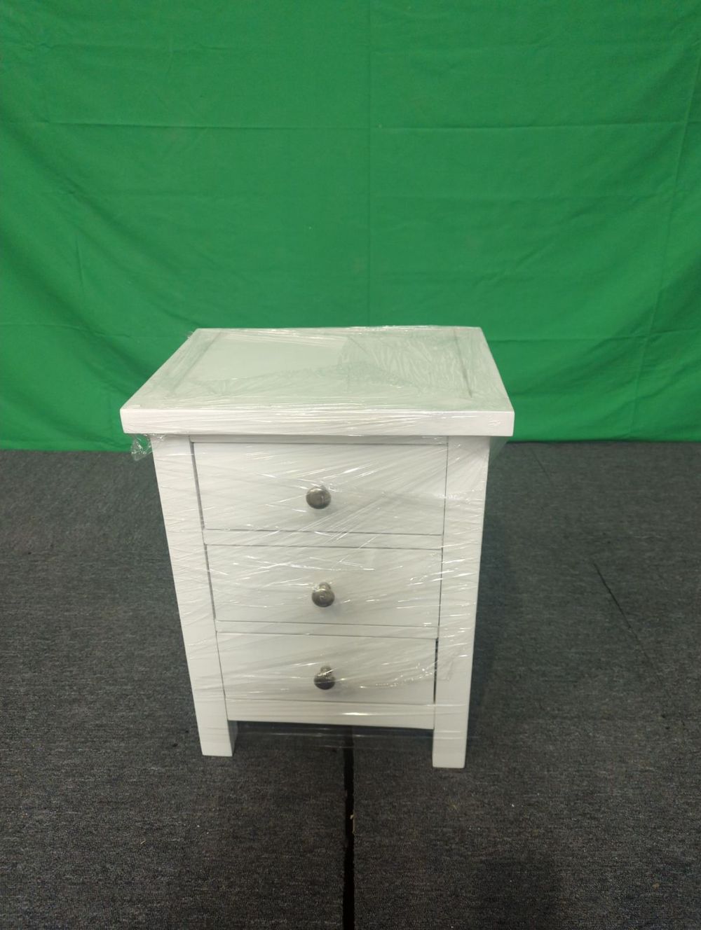 ROS-OUT-00581 Grade-C1 Roseland Furniture Cornish 3 Drawer Bedside Table RRP £109.95