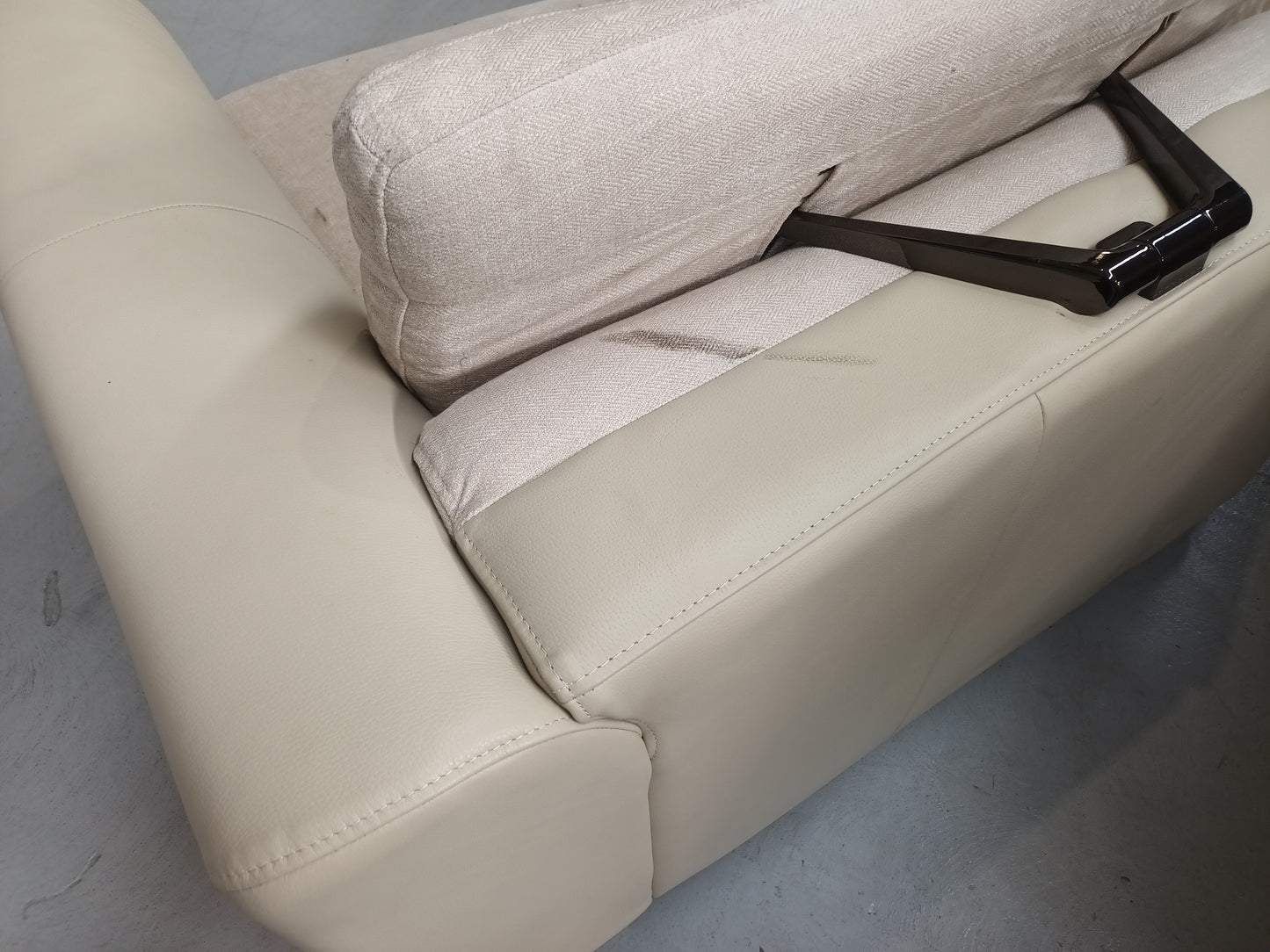 DFS-HO2-02896 Grade-BER-DOA DFS Labelle Left Hand Facing Sofa 2 Corner 1 Power Recliner Labelle Pearl Combination RRP £1027