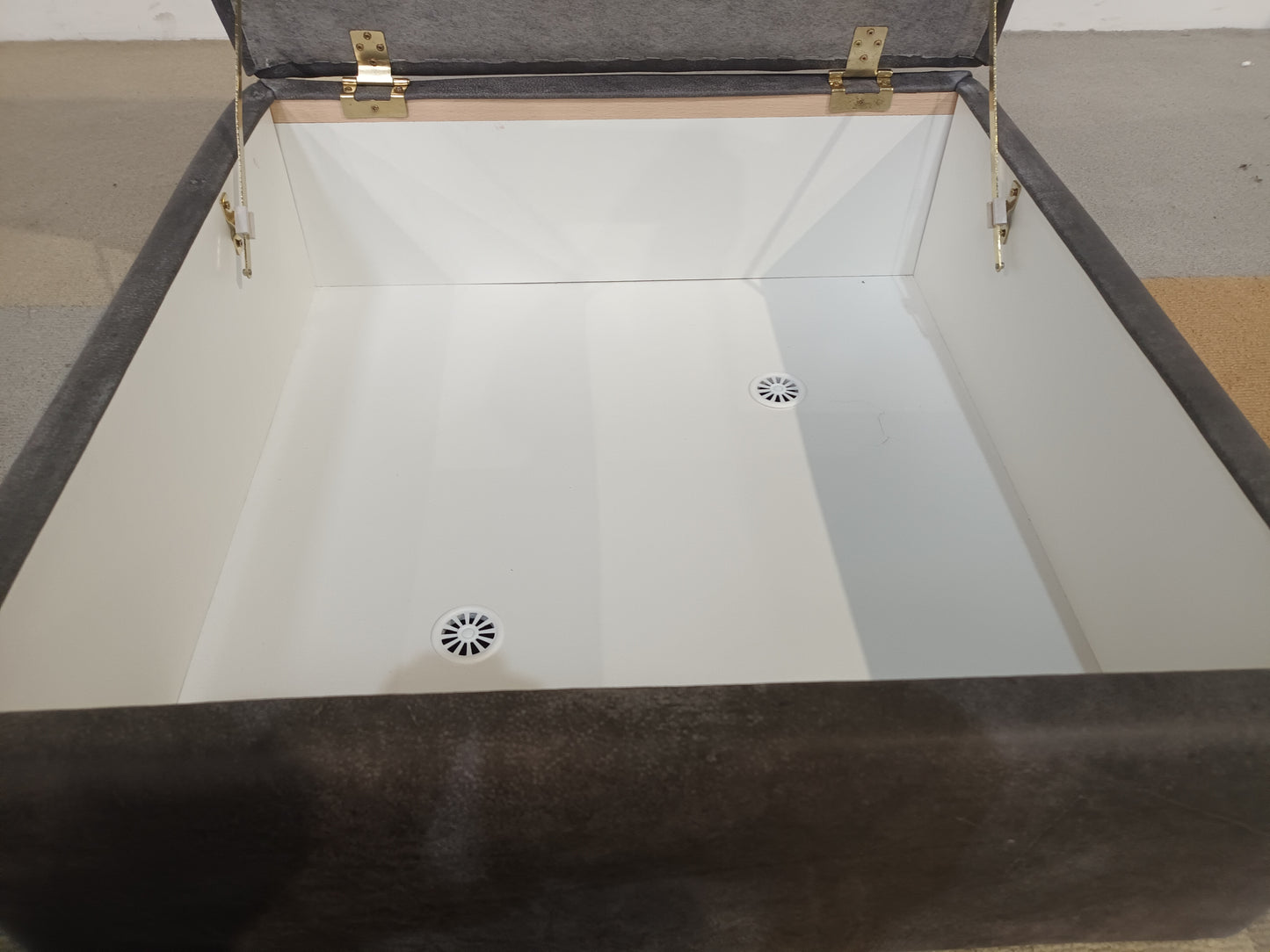 DFS-UPH-05621 Grade-C3 DFS Julius Storage Footstool Grand Saddle Grey RRP £379