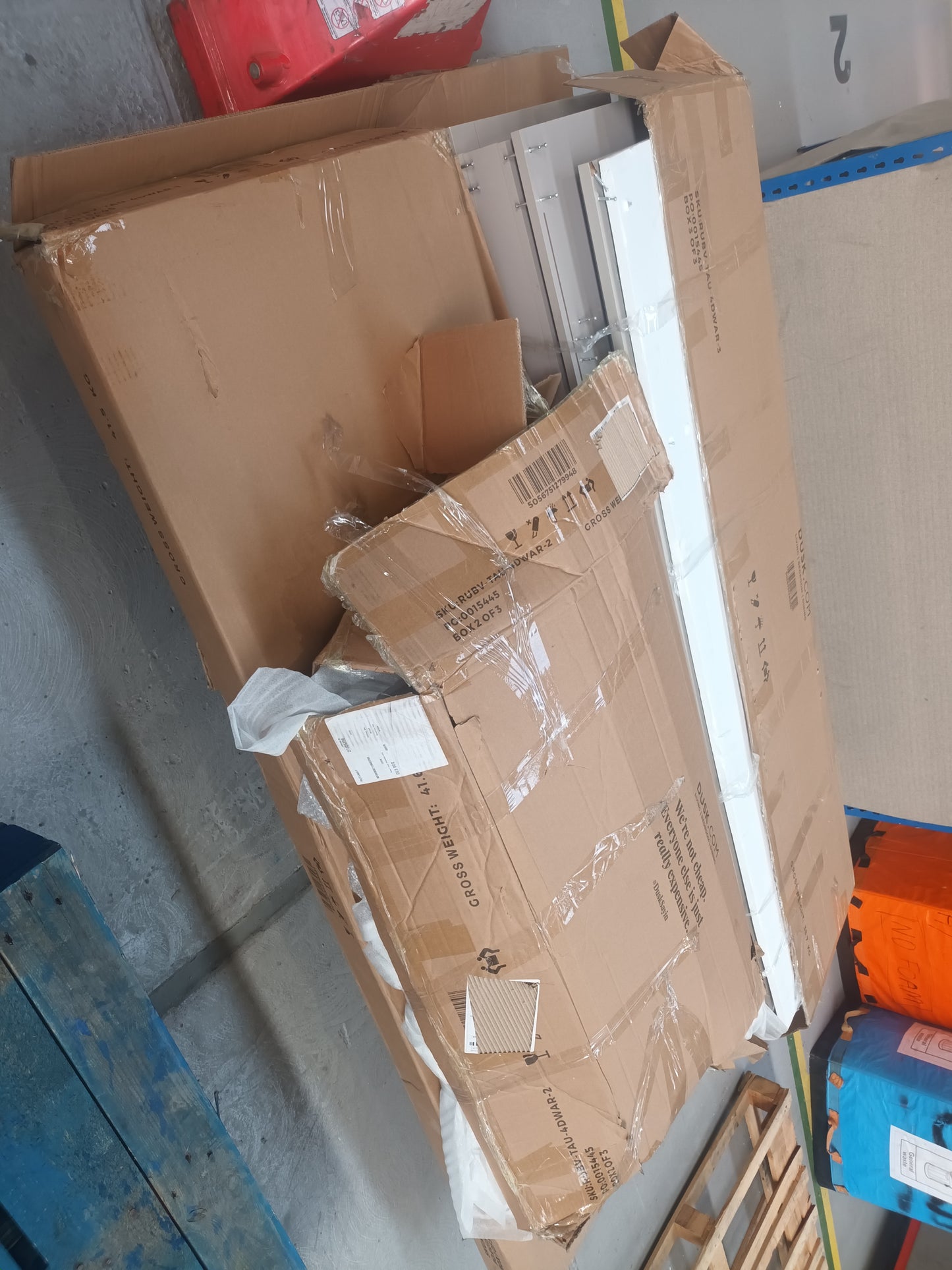 Lot of 4 x Dusk items grade-BER Spares or repair RRP £1296.00