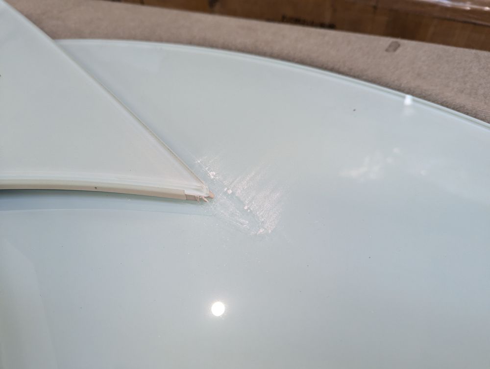 DFS-HO2-05209 Grade-BER-DOA DFS Lille Extending 4 6 Seater Dining Table In White RRP £999