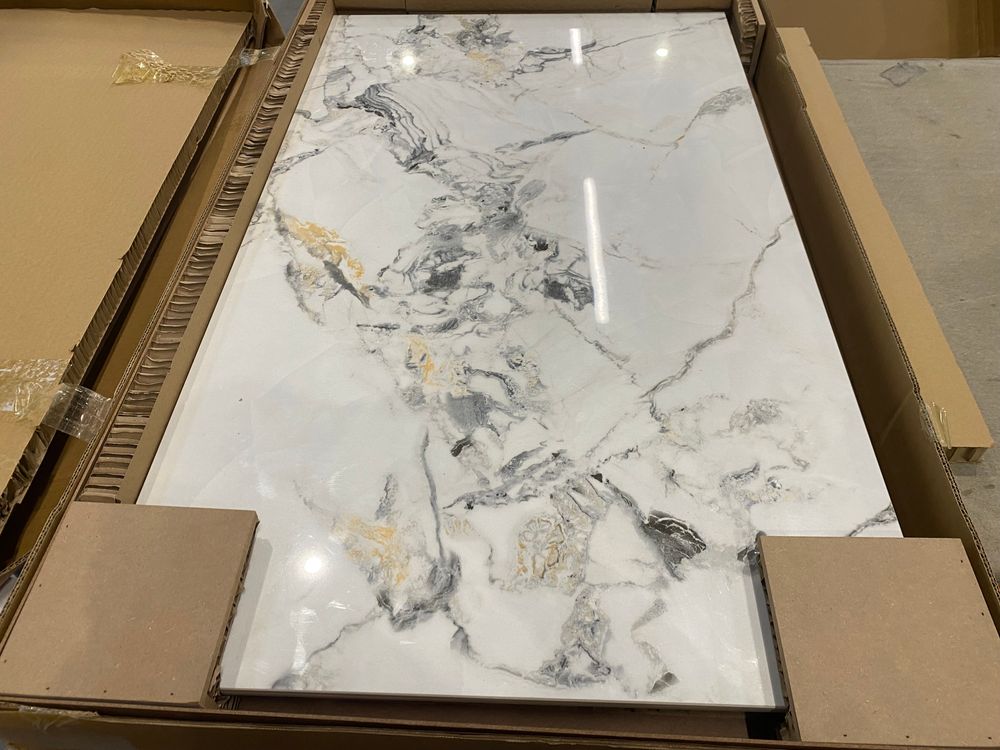 Lot of 7 x DFS furniture items grade-BER Spares or repair RRP £2763.00