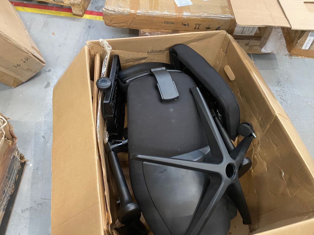 Lot of 4 x Posturite desk office chairs grade-BER Spares or repair RRP £3204.95