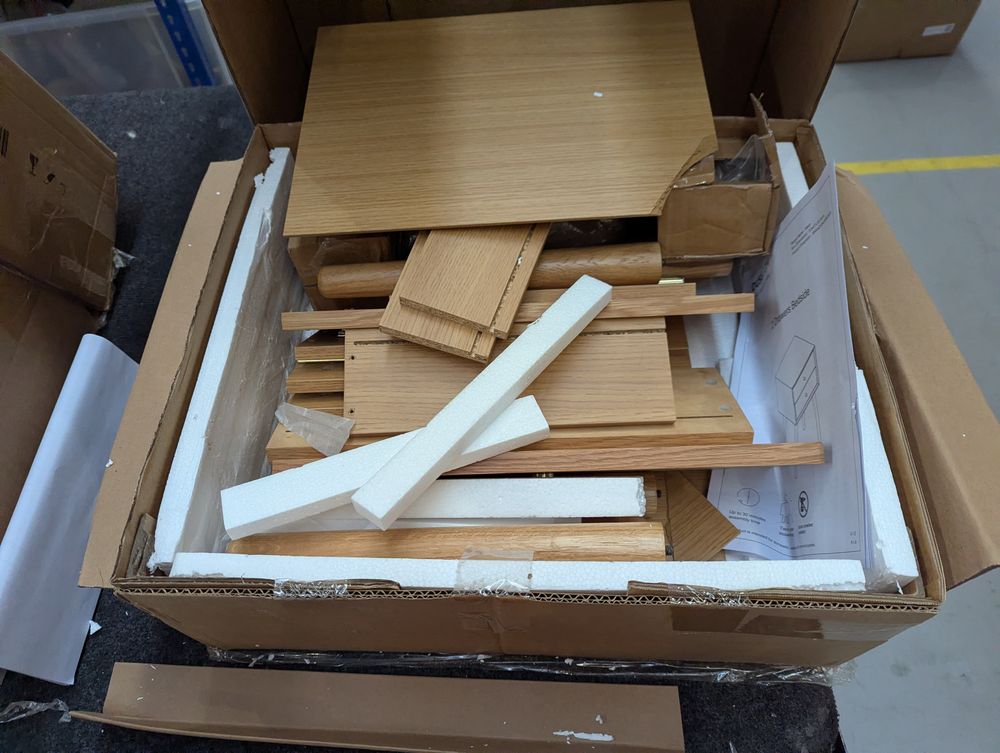 Lot of 8 x Dusk items grade-BER Spares or repair RRP £1705.00