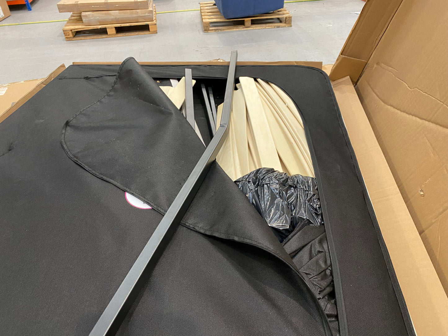 Lot of 6 x Dusk Items inc Beds for Spares or Repair (ref DUS-APM-A-12264) Total RRP £3094