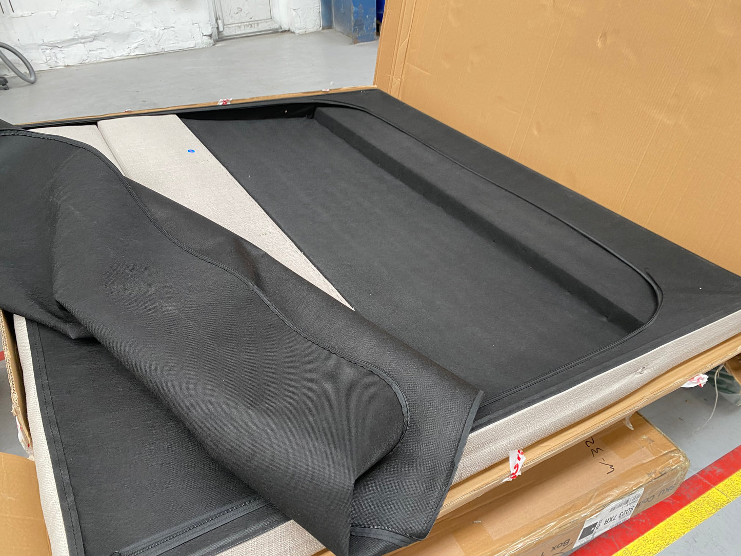 Lot of 6 x Dusk Items inc Beds for Spares or Repair (ref DUS-APM-A-12264) Total RRP £3094