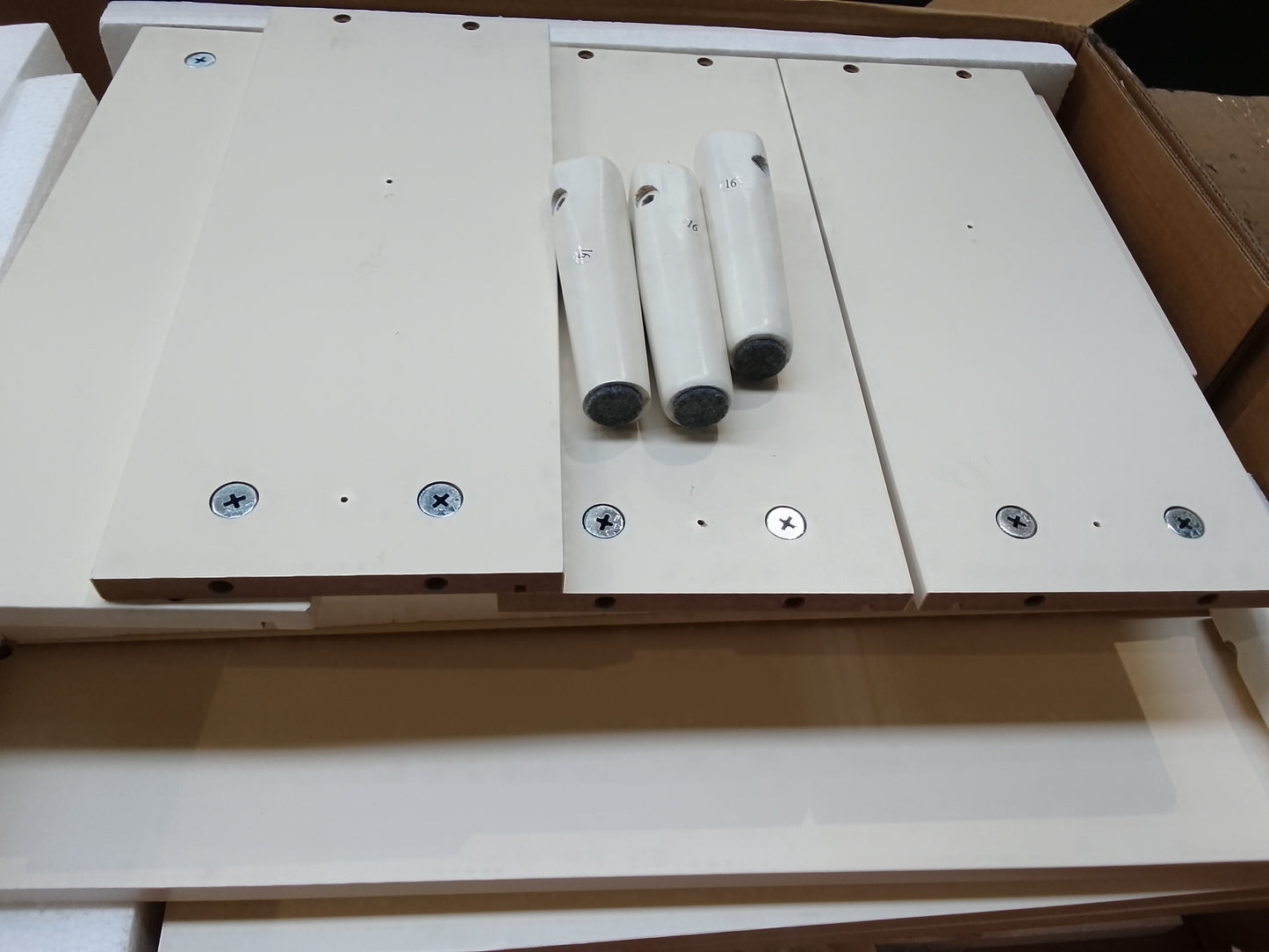 Lot of 8 x Dusk Furniture Items for Spares or Repair (ref DUS-APM-A-13210) Total RRP £766