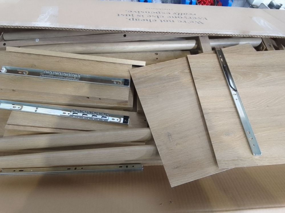 Lot of 5 x Dusk items grade-BER Spares or repair RRP £801.00