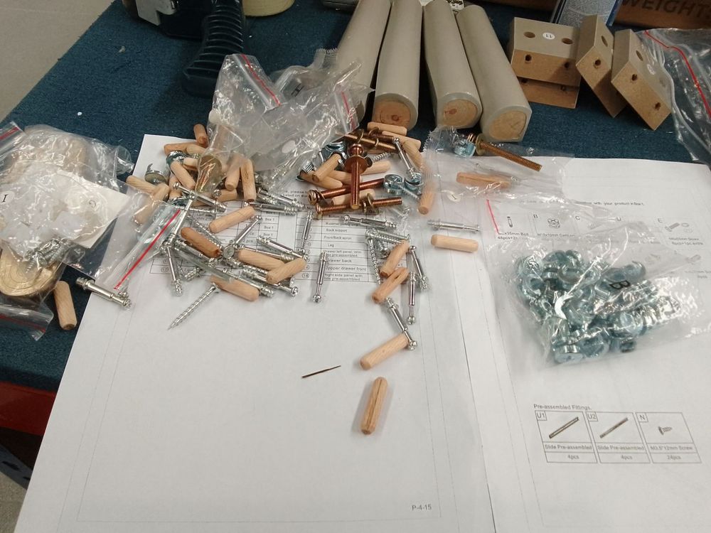 Lot of 7 x Dusk items grade-BER Spares or repair RRP £1121.00
