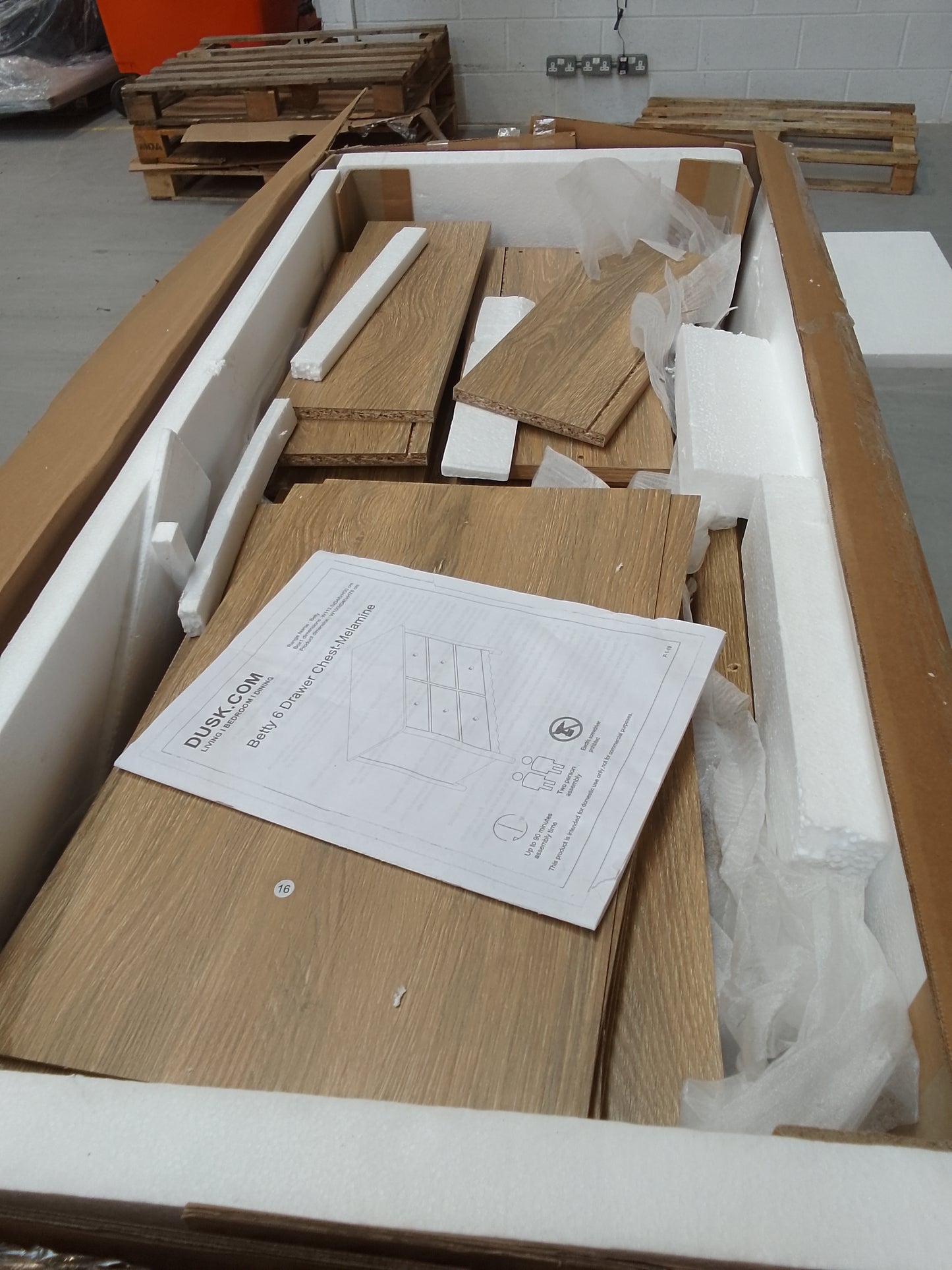 Lot of 11 x Dusk items grade-BER Spares or repair RRP £1848.00