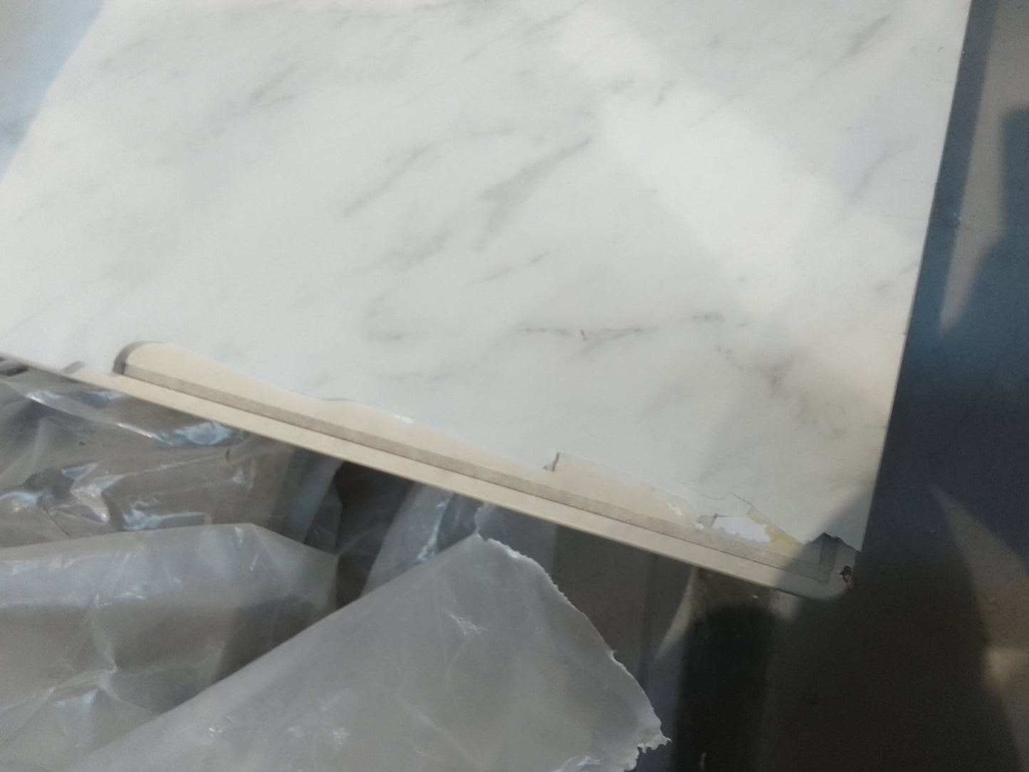 DFS-HO2-05926 Grade-BER DFS Teno Marble Ceramic 4 Seater Dining Table Teno White White RRP £249