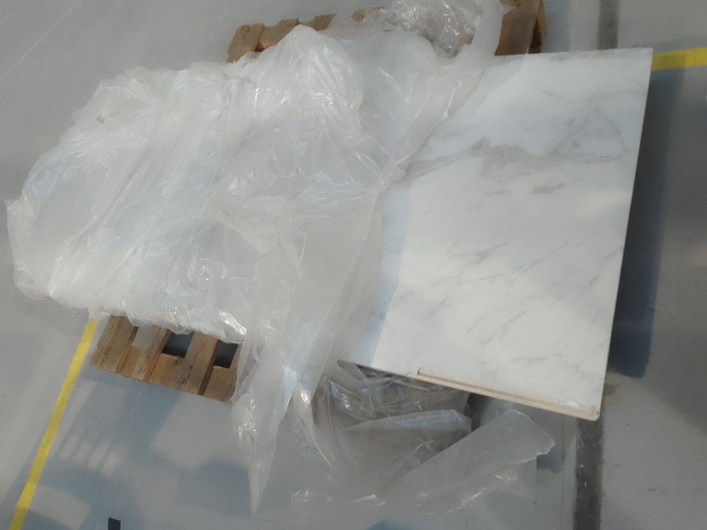 DFS-HO2-05926 Grade-BER DFS Teno Marble Ceramic 4 Seater Dining Table Teno White White RRP £249