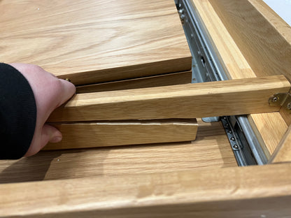 FIS-APM-00455 Grade-BER Fishe & Lilly Wright Oak Round Extendable 6-8 Person Dining Table RRP £800