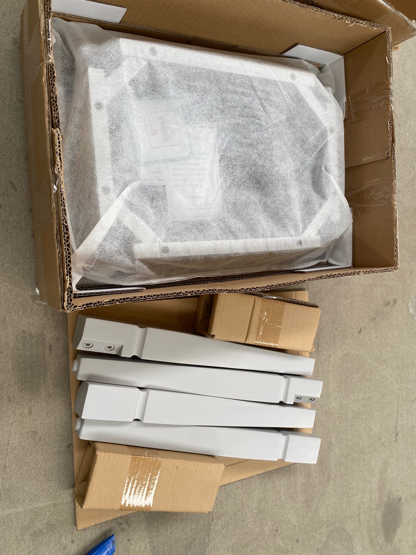 Lot of 5 x Roseland Furniture items grade-C3 Damaged repairable RRP £2599.75