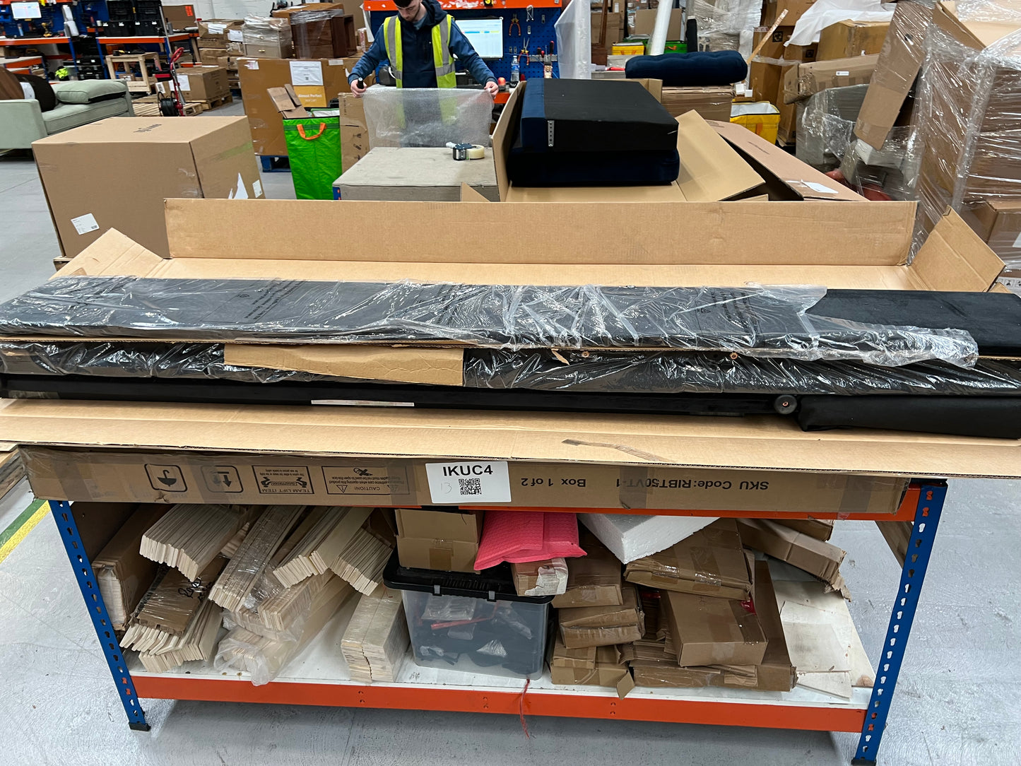 Lot of 6 x Dusk Items inc Beds for Spares or Repair (ref DUS-APM-A-12107) Total RRP £2994