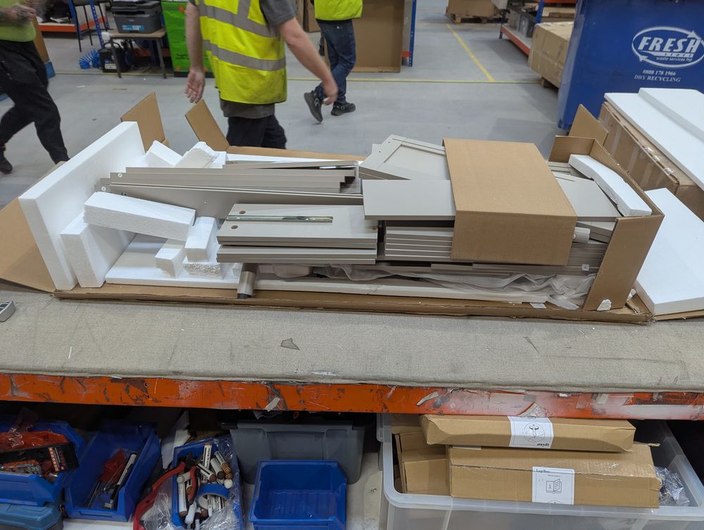 Lot of 8 x Dusk Items for Spares or Repair (ref DUS-APM-A-12519) Total RRP £1975
