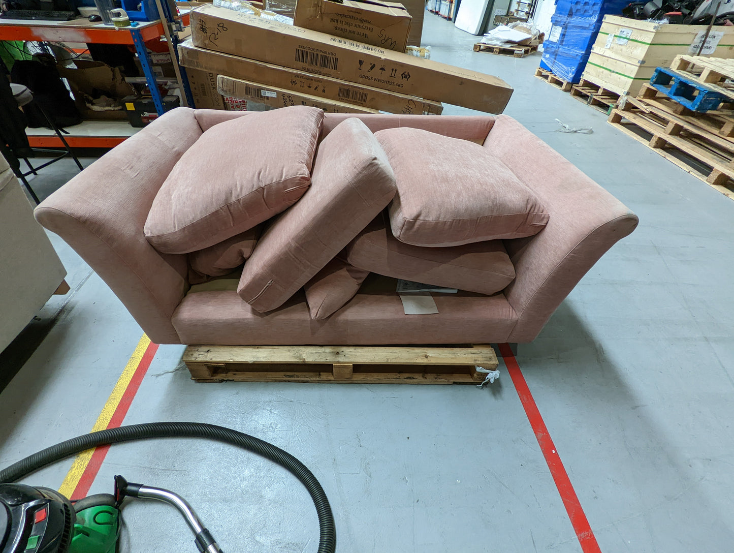 Lot of 2 x M&S Items Needs Cleaning (ref MAS-APM-A-11573) Total RRP £2698