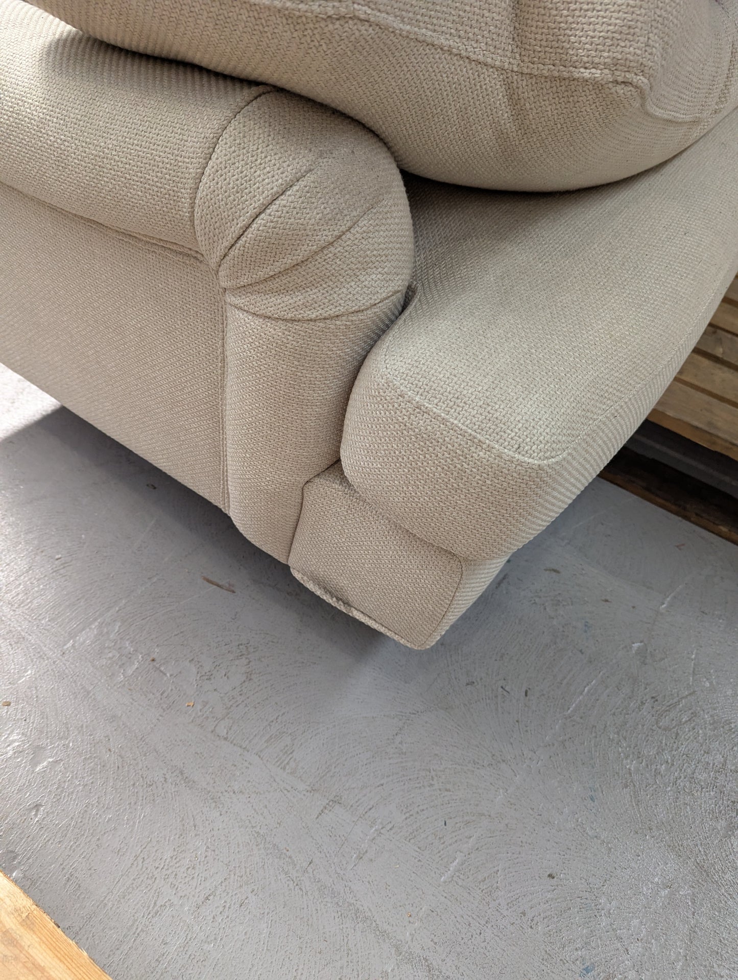 Lot of 2 x Dusk Items inc Upholstery for Spares or Repair (ref DUS-APM-A-12100) Total RRP £2298