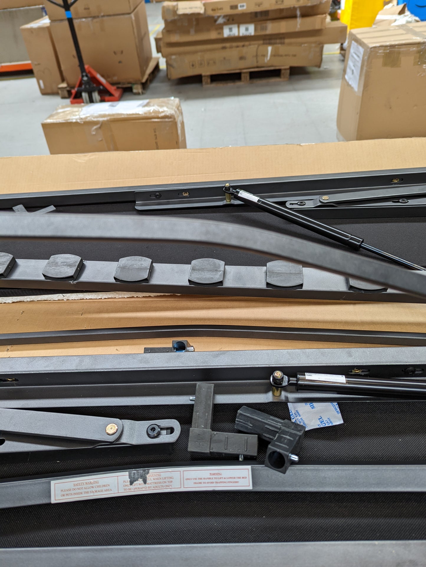 Lot of 6 x Dusk Items inc Beds for Spares or Repair (ref DUS-APM-A-12264) Total RRP £3094